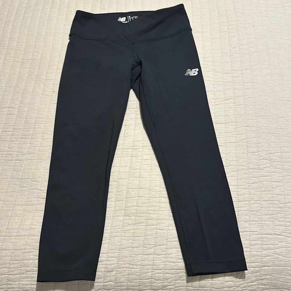 New balance women’s accelerate capri leggings, size small